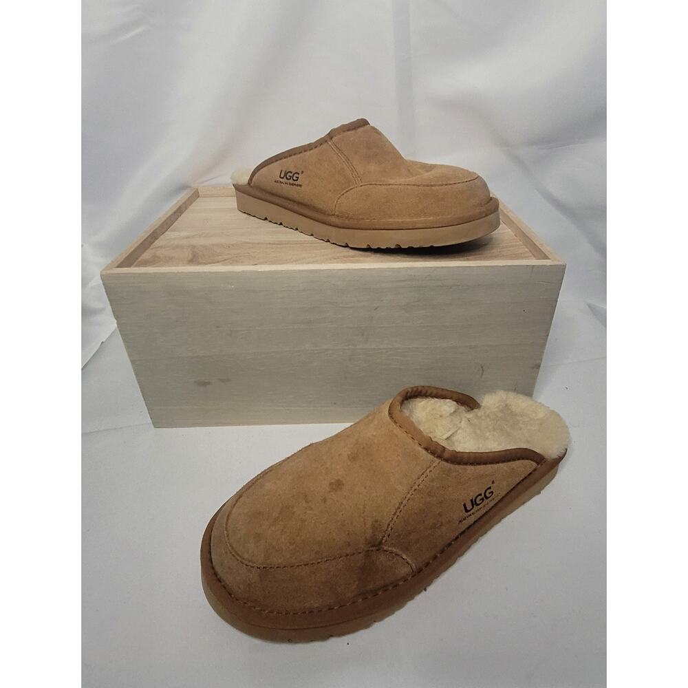 UGG- Men's Australian Shepherd Bred Scuff Slippers- Chestnut- size 8